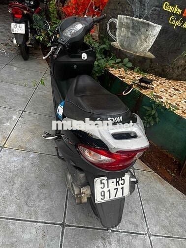 Bán xe Atila màu đen, da xe còn mới bóng.