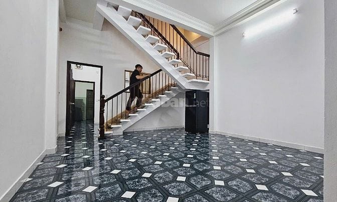 Cho thuê gấp NC nhà mới HXH Cộng Hòa,P4,Tân Bình 