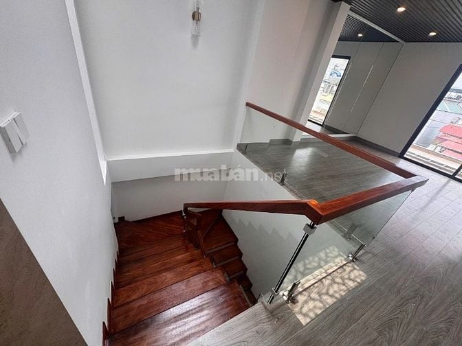NHÀ MỚI Ở LUÔN - 60m2 THANG MÁY - TRUNG TÂM BỒ ĐỀ - LONG BIÊN