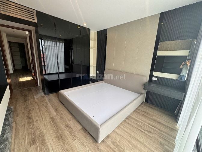 NHÀ MỚI Ở LUÔN - 60m2 THANG MÁY - TRUNG TÂM BỒ ĐỀ - LONG BIÊN