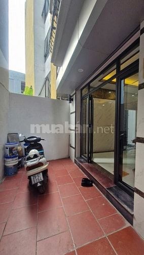 Bán nhà trong ngõ phố Lĩnh Nam, Hoàng Mai, DT 30 m2, 5 tầng