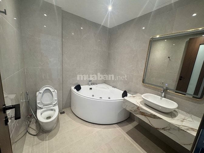 NHÀ MỚI Ở LUÔN - 60m2 THANG MÁY - TRUNG TÂM BỒ ĐỀ - LONG BIÊN