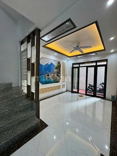 Bán nhà trong ngõ phố Lĩnh Nam, Hoàng Mai, DT 30 m2, 5 tầng