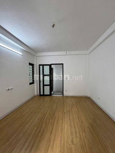Bán nhà trong ngõ phố Lĩnh Nam, Hoàng Mai, DT 30 m2, 5 tầng