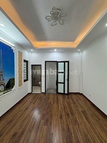 Bán nhà trong ngõ phố Lĩnh Nam, Hoàng Mai, DT 30 m2, 5 tầng