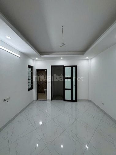 Bán nhà trong ngõ phố Lĩnh Nam, Hoàng Mai, DT 30 m2, 5 tầng