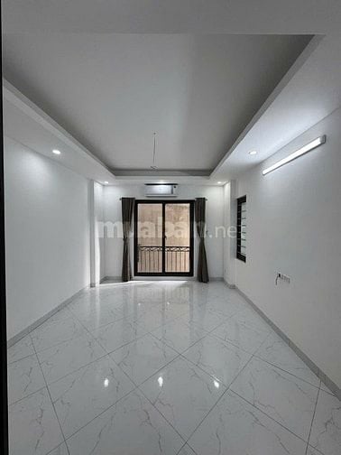 Bán nhà trong ngõ phố Lĩnh Nam, Hoàng Mai, DT 30 m2, 5 tầng