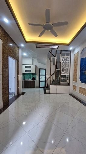Bán nhà trong ngõ phố Lĩnh Nam, Hoàng Mai, DT 30 m2, 5 tầng