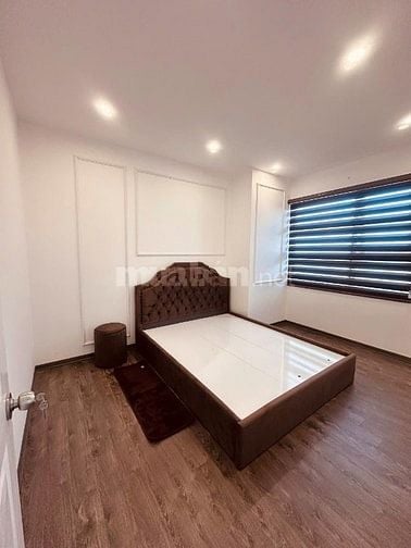 Tập thể Hồng Mai. Hai Bà Trưng. Hà Nội. Ô tô tránh nhau. Ô tô dừng đỗ 