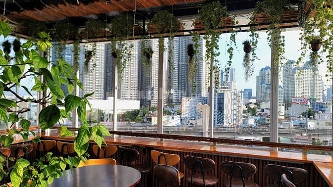 Sang quán Cafe sân thượng( rooftop) view đường phố, tầu điện, Landmark