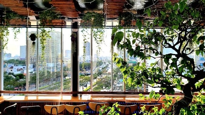 Sang quán Cafe sân thượng( rooftop) view đường phố, tầu điện, Landmark