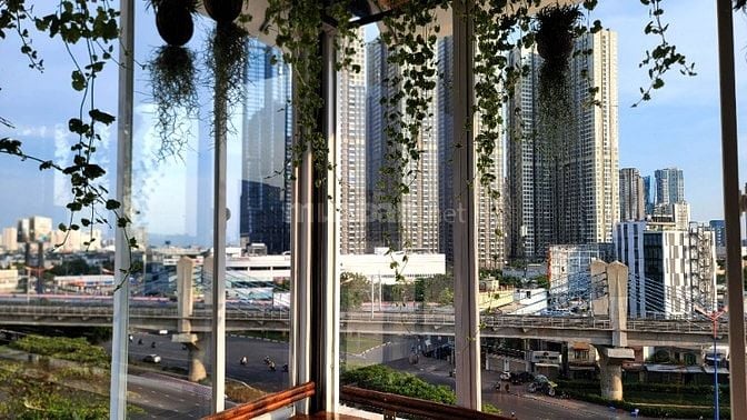 Sang quán Cafe sân thượng( rooftop) view đường phố, tầu điện, Landmark