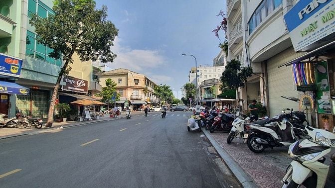 Bán nhà [13x24m] mặt tiền đường khu Trần Quang Khải, Hai Bà Trưng, Q1