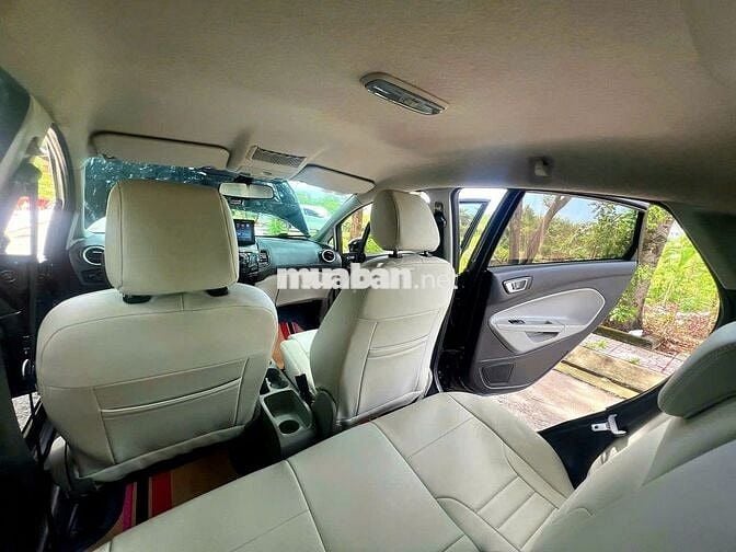 Ford Fiesta 2015 1.5 AT Titanium - Đen đẹp