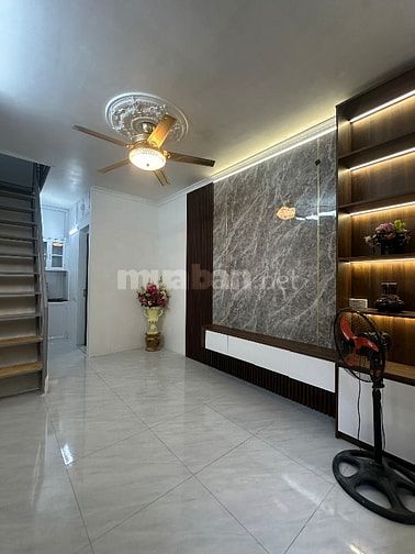 Nhà ngõ hẻm, diện tích 24m, đường lĩnh nam/ngõ 196/Hoàng Mai, Hà Nội