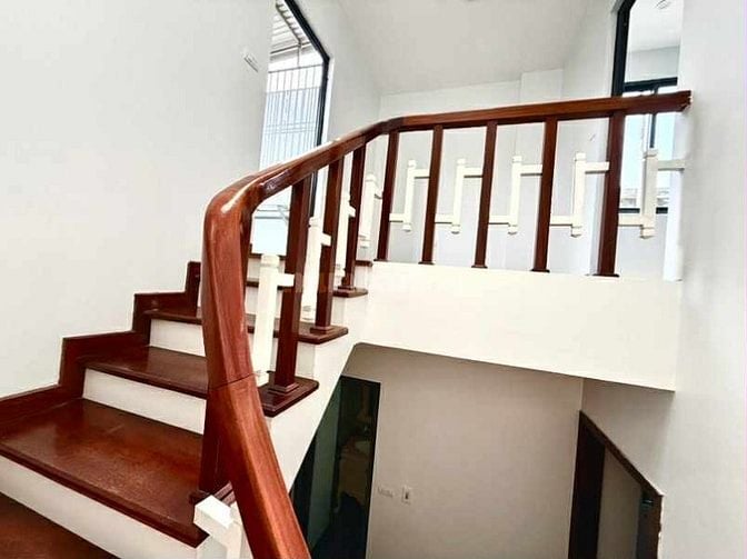 NHÀ MỚI PHỐ BỒ ĐỀ - NGÕ THÔNG HỒNG TIẾN - GARA OTO - MT 4.4 - 13.5 TỶ