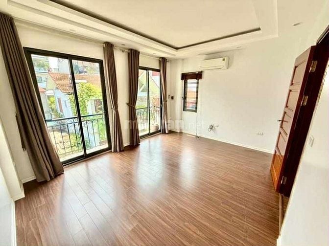 NHÀ MỚI PHỐ BỒ ĐỀ - NGÕ THÔNG HỒNG TIẾN - GARA OTO - MT 4.4 - 13.5 TỶ