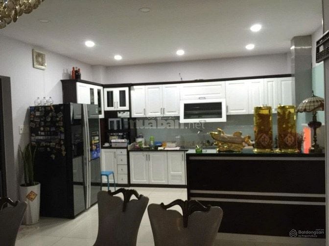 Cho thuê nhà 7x20m 3 lầu đường 27 , P. Tân Phong Q7. Cách Lotte 1,5km 