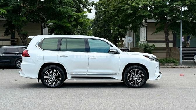 Bán Lexus LX570 Super Sport nhập Trung Đông, sản xuất 2018.