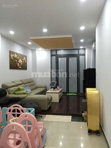 Cho thuê nhà 7x20m 3 lầu đường 27 , P. Tân Phong Q7. Cách Lotte 1,5km 