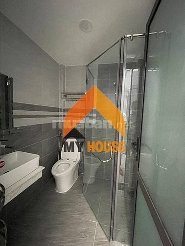 NHÀ TRỐNG SUỐT TRUNG TÂM Q2 GẦN CẦU SG STYLE KÍNH HIỆN ĐẠI