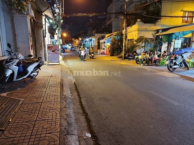 Cho thuê nhà mặt tiền Phong Phú, P.11, Q.8 giá 25tr.