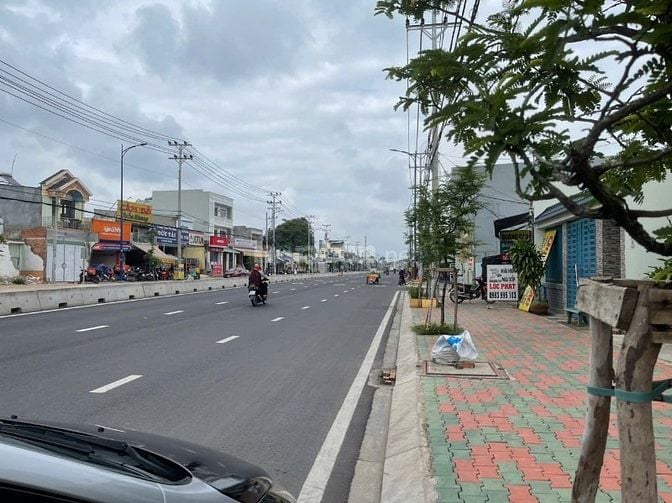 Bán nhà Mặt tiền Đặng Thúc Vịnh, Hóc Môn, 6x30, 2 tầng, giá 15 tỷ