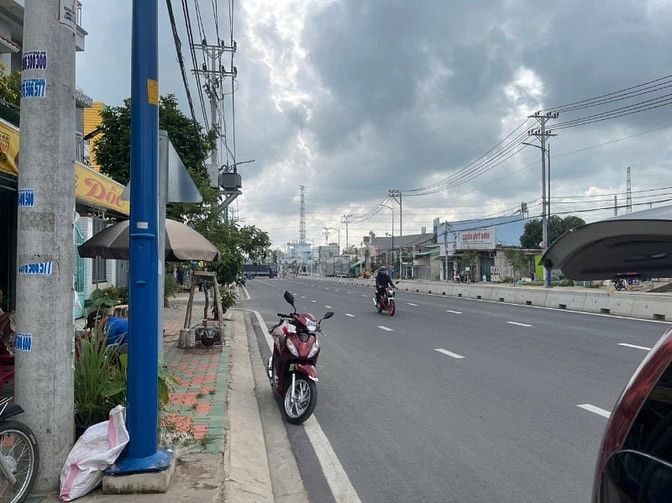 Bán nhà Mặt tiền Đặng Thúc Vịnh, Hóc Môn, 6x30, 2 tầng, giá 15 tỷ