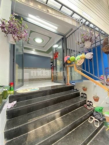 CHDV siêu ngộp, 5.3 x 11m, Hầm 5T Giá 8.7 tỷ thương lượng