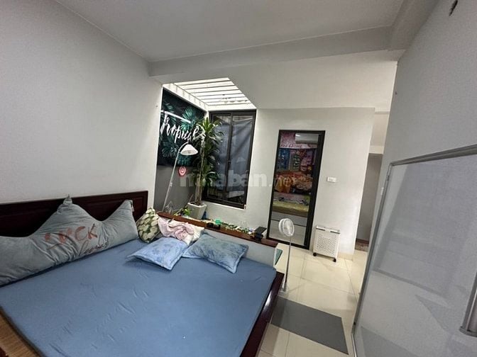 - Chính chủ cần bán gấp nhà 30m2 Mỹ Đình, giá 5,9 tỷ- Gần trường, chợ.