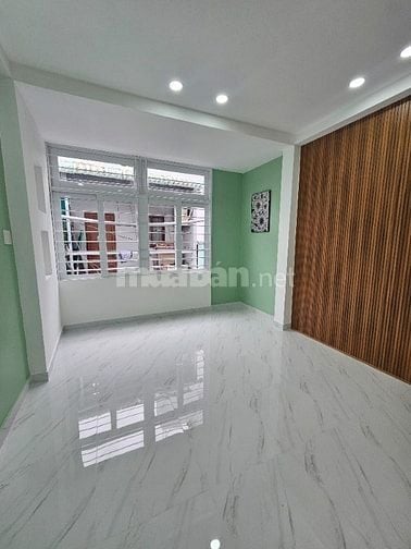 Ngay PARC MALL Quận 8, Âu Dương Lân,  Nhà 3 Tầng, 37M2, Ko QH, Tặng NT
