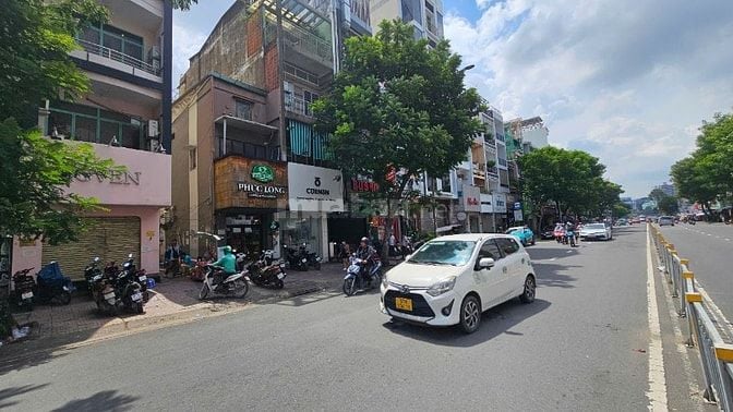 Bán nhà 3 mặt tiền số 352 Lê Văn Sỹ, phường 14, Quận 3, phong thủy tốt