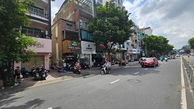 Bán nhà 3 mặt tiền số 352 Lê Văn Sỹ, phường 14, Quận 3, phong thủy tốt