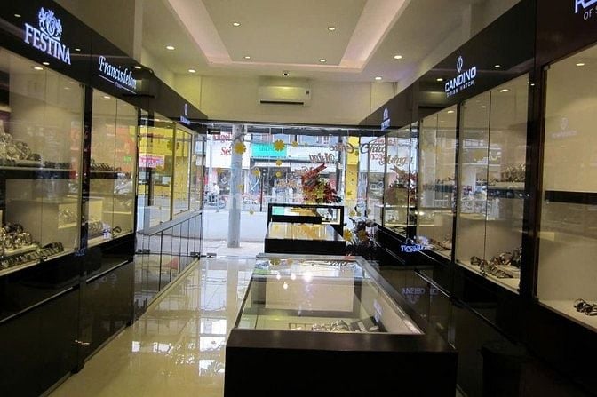 Bán nhà 3 mặt tiền số 352 Lê Văn Sỹ, phường 14, Quận 3, phong thủy tốt