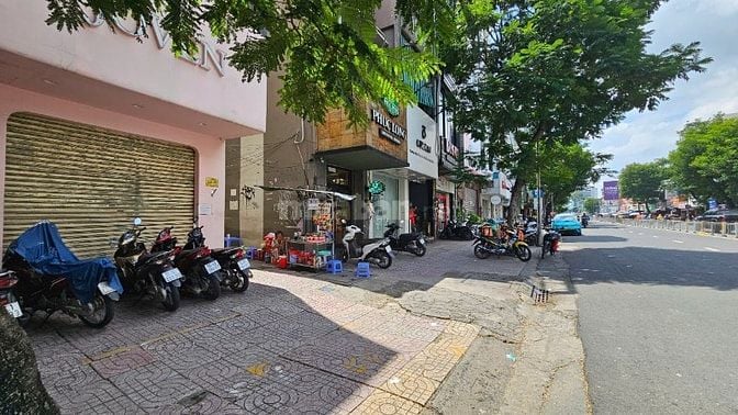 Bán nhà 3 mặt tiền số 352 Lê Văn Sỹ, phường 14, Quận 3, phong thủy tốt