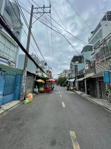 Không người trông coi nên cần bán nhà MT LÊ CÔNG PHÉP cách BXMT 100m