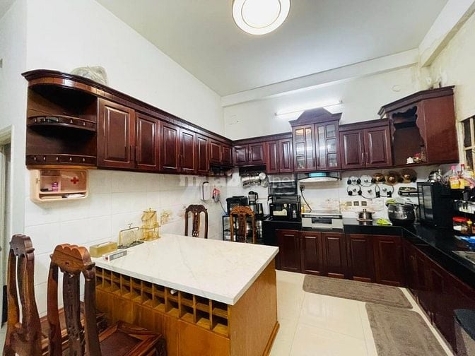 Không người trông coi nên cần bán nhà MT LÊ CÔNG PHÉP cách BXMT 100m