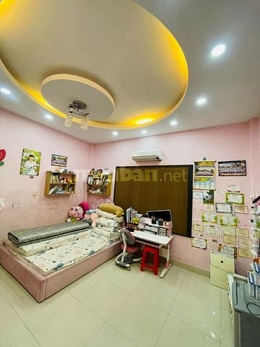 Không người trông coi nên cần bán nhà MT LÊ CÔNG PHÉP cách BXMT 100m
