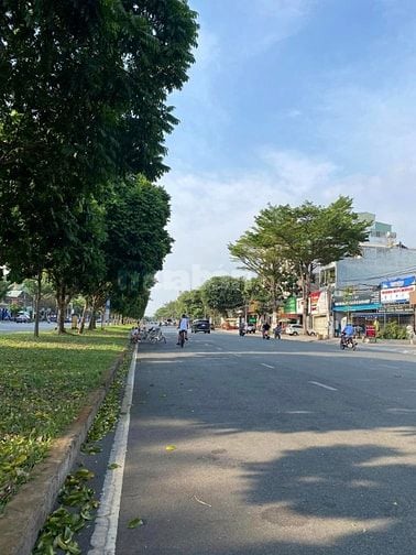 Nhà MT Vành Đai Trong, 18 x 50m2, cấp 4, giá 156 triệu/m2. (Tín Hưng)