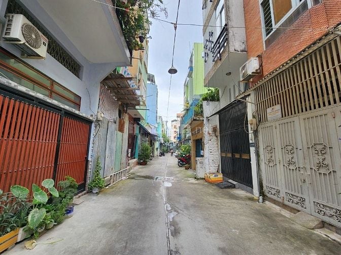 CHDV siêu ngộp, 5.3 x 11m, Hầm 5T Giá 8.7 tỷ thương lượng