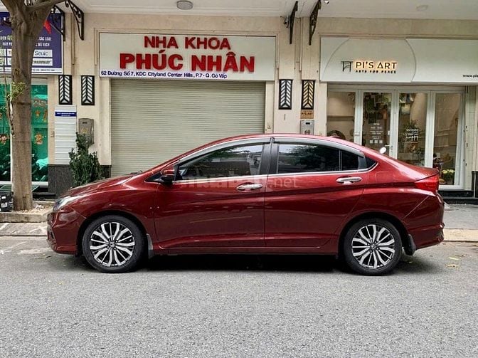 Gia đình sắp xuất cảnh cần bán xe đang sử dụng hiệu Honda City