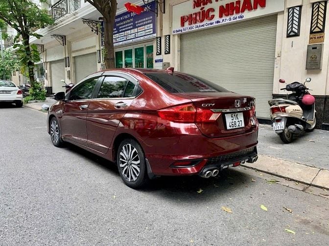 Gia đình sắp xuất cảnh cần bán xe đang sử dụng hiệu Honda City