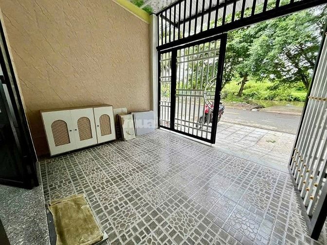 bán gấp căn nhà 100m2 ở Tân Thông Hội - Củ Chi giá 890 triệu.