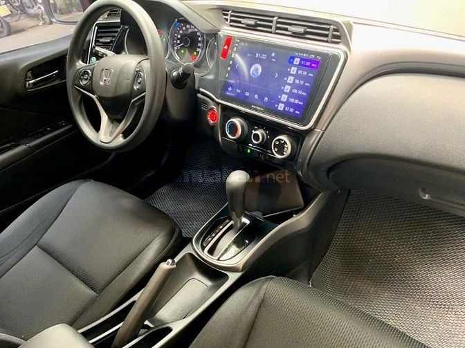 Gia đình sắp xuất cảnh cần bán xe đang sử dụng hiệu Honda City