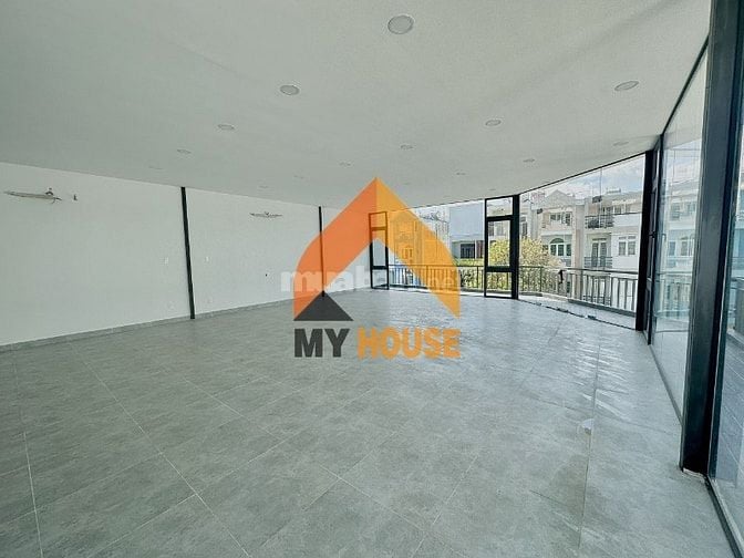 CHIẾC TOÀ VP FULL KÍNH Q2 MỚI XÂY TRỐNG SUỐT 3TẦNG