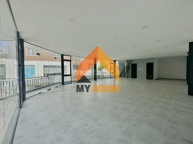 CHIẾC TOÀ VP FULL KÍNH Q2 MỚI XÂY TRỐNG SUỐT 3TẦNG