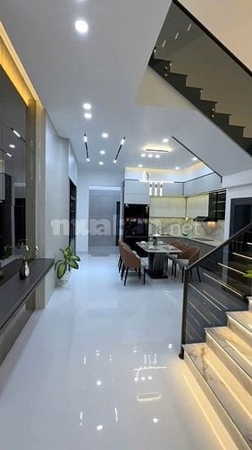 CẦN BÁN GẤP NHÀ PHỐ 3 TẦNG NGAY TRUNG TÂM TP THỦ DẦU MỘT BÌNH DƯƠNG
