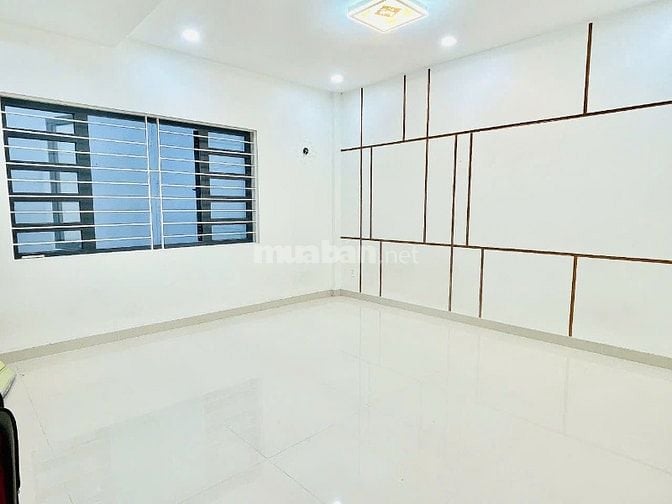 Cho thuê văn phòng cty, lầu 1, lầu 2, nhà mặt tiền mới xây, đường lớn 