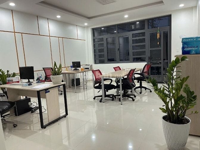 Cho thuê văn phòng cty, lầu 1, lầu 2, nhà mặt tiền mới xây, đường lớn 