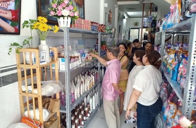 CỬA HÀNG TIÊU DÙNG ĐANG CẦN TUYỂN GẤP NHÂN VIÊN TRỰC QUẦY HÀNG